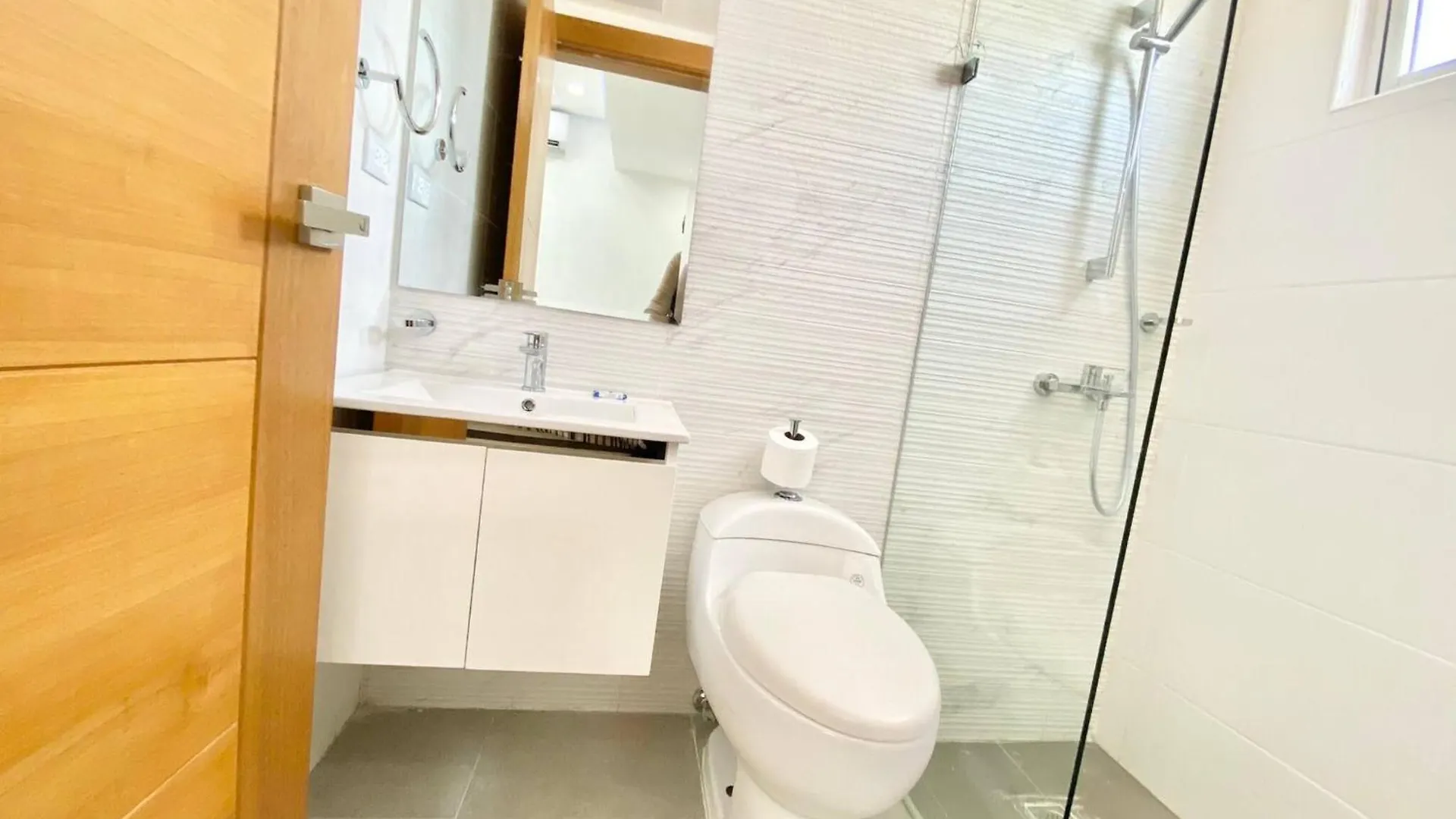 Holiday home Luxury 1Br , Pool, Gym, Close Agora Mall Los Prados