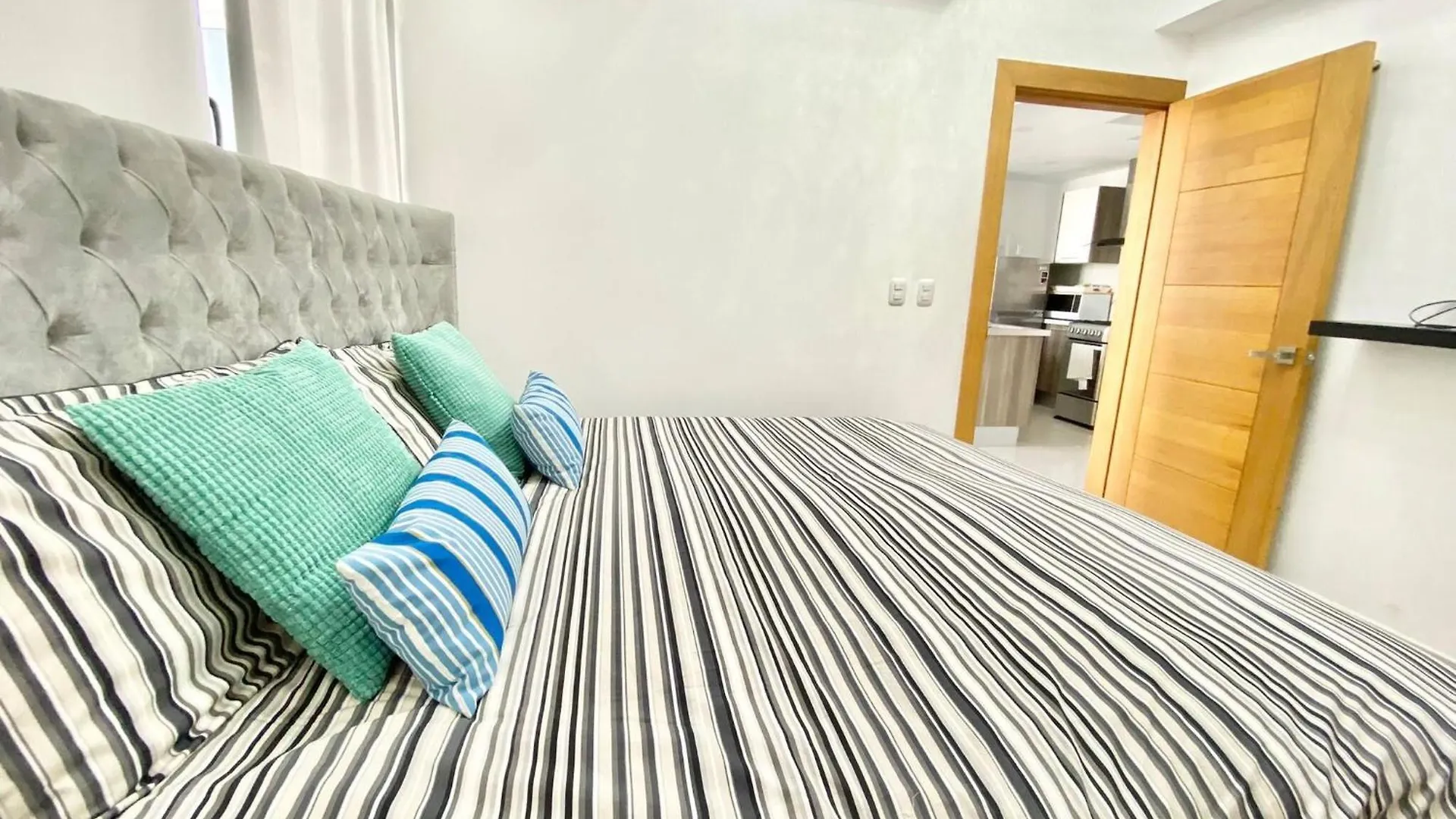Luxury 1Br , Pool, Gym, Close Agora Mall Los Prados Dominican Republic