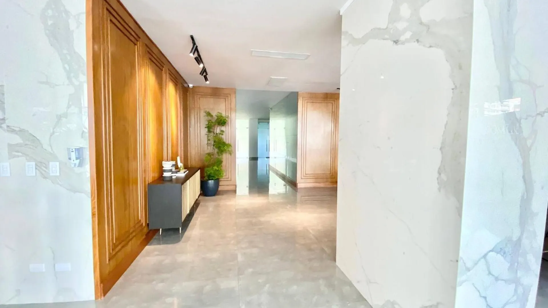 Luxury 1Br , Pool, Gym, Close Agora Mall Los Prados 0*,